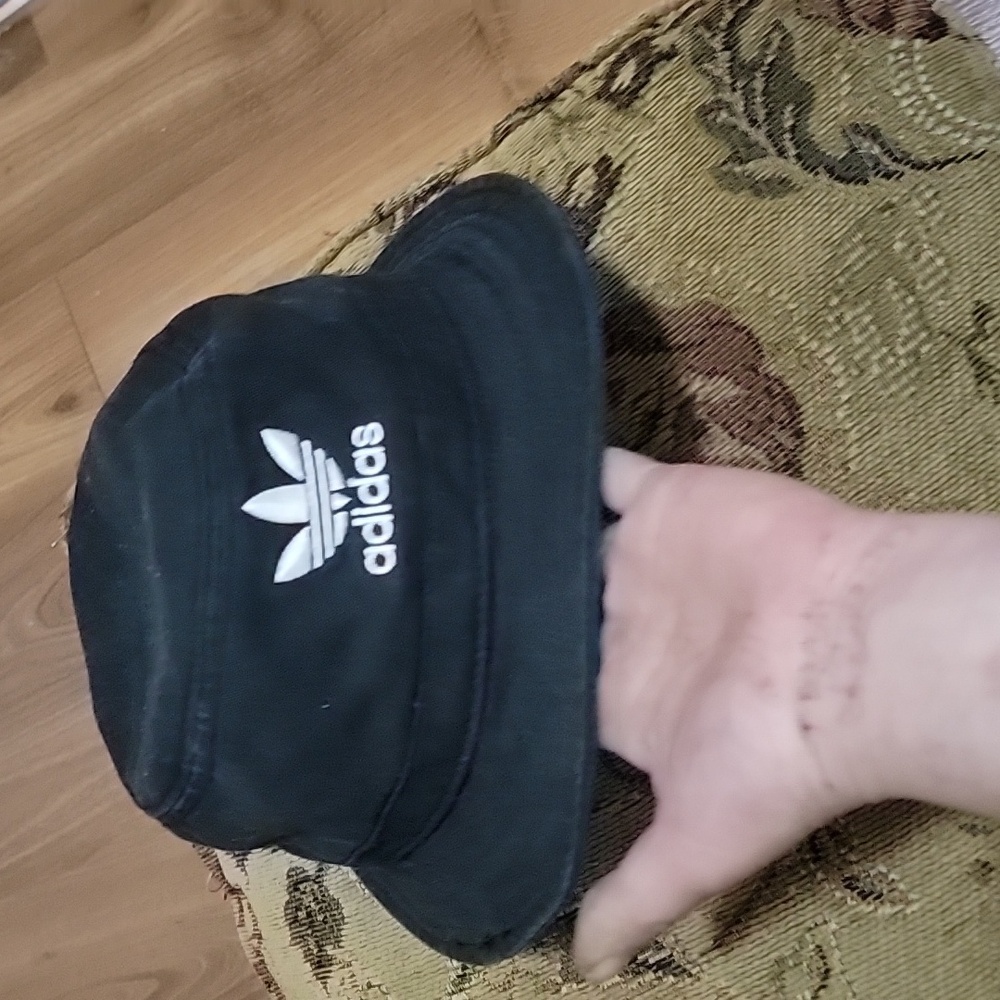 Adidas hat black - Picture 2 of 4
